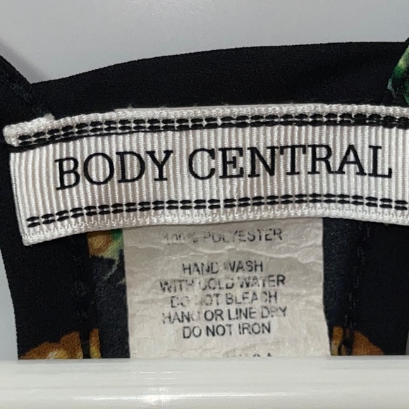 Body Central‎ Pineapple tank Size Small - Picture 3 of 4